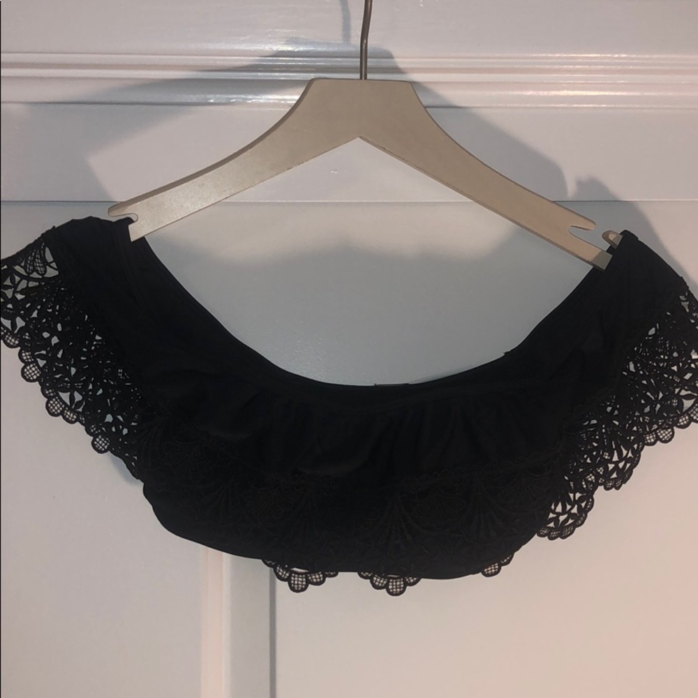 HOLLISTER OFF THE SHOULDER LACE BIKINI